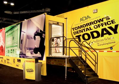 double expandable exhibit trailer